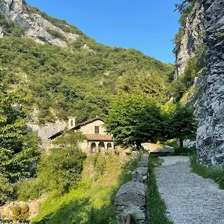 Il Noce Canzo